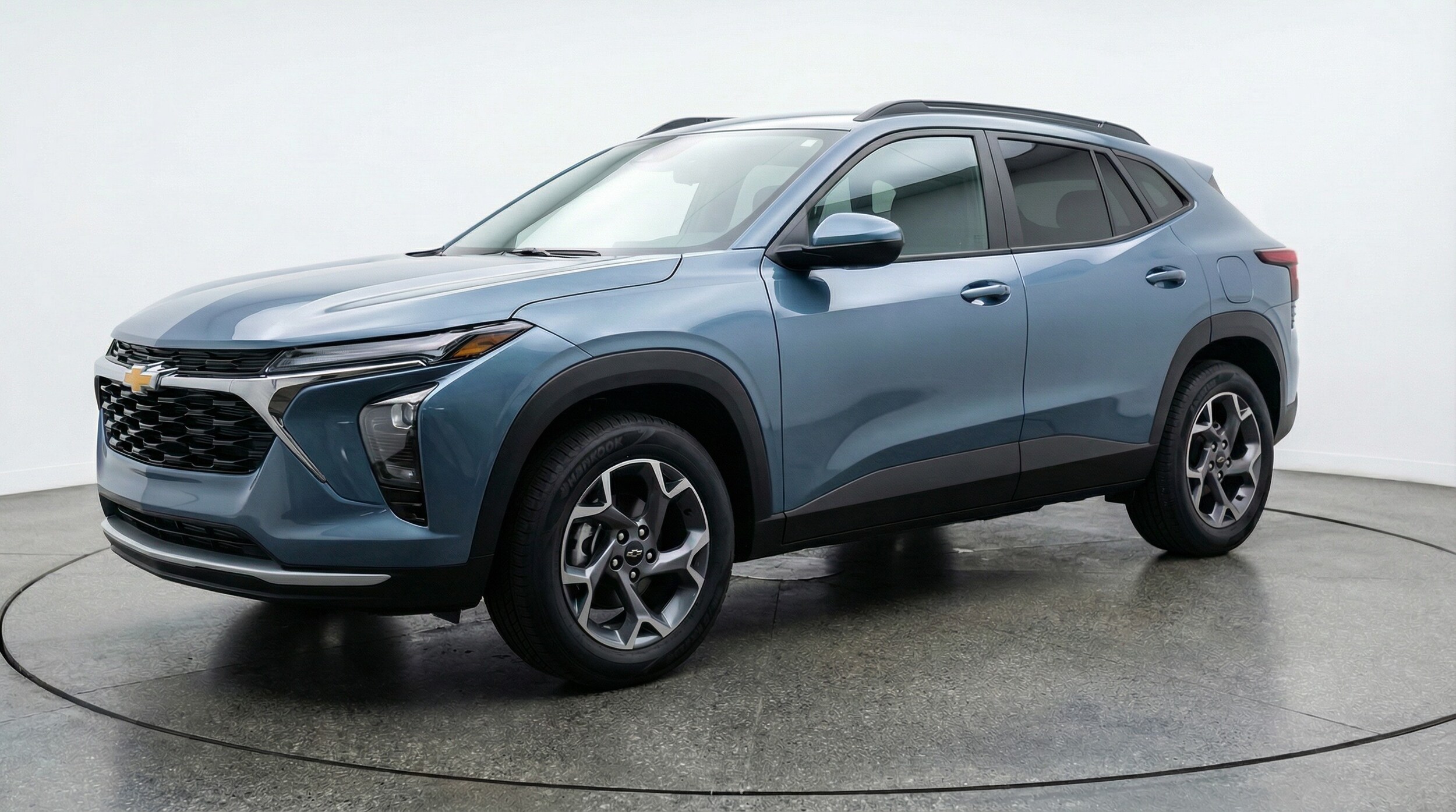 Thumbnail: 2025 Chevrolet Trax - 3