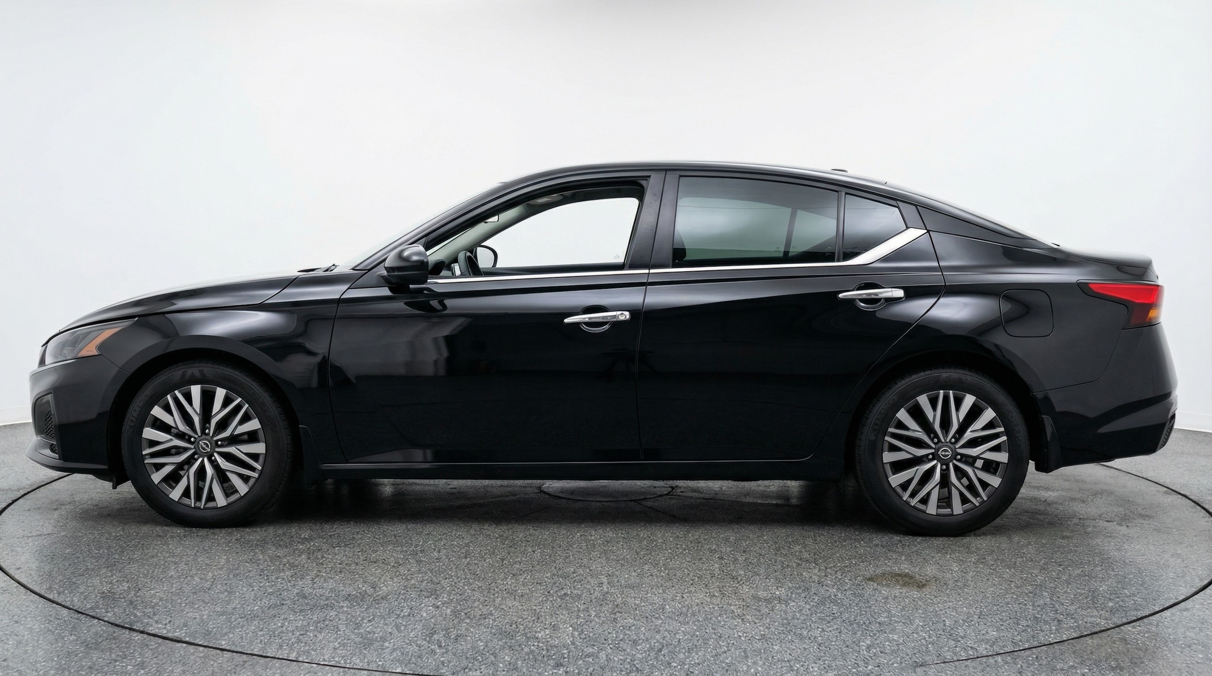 Thumbnail: 2025 Nissan Altima - 4