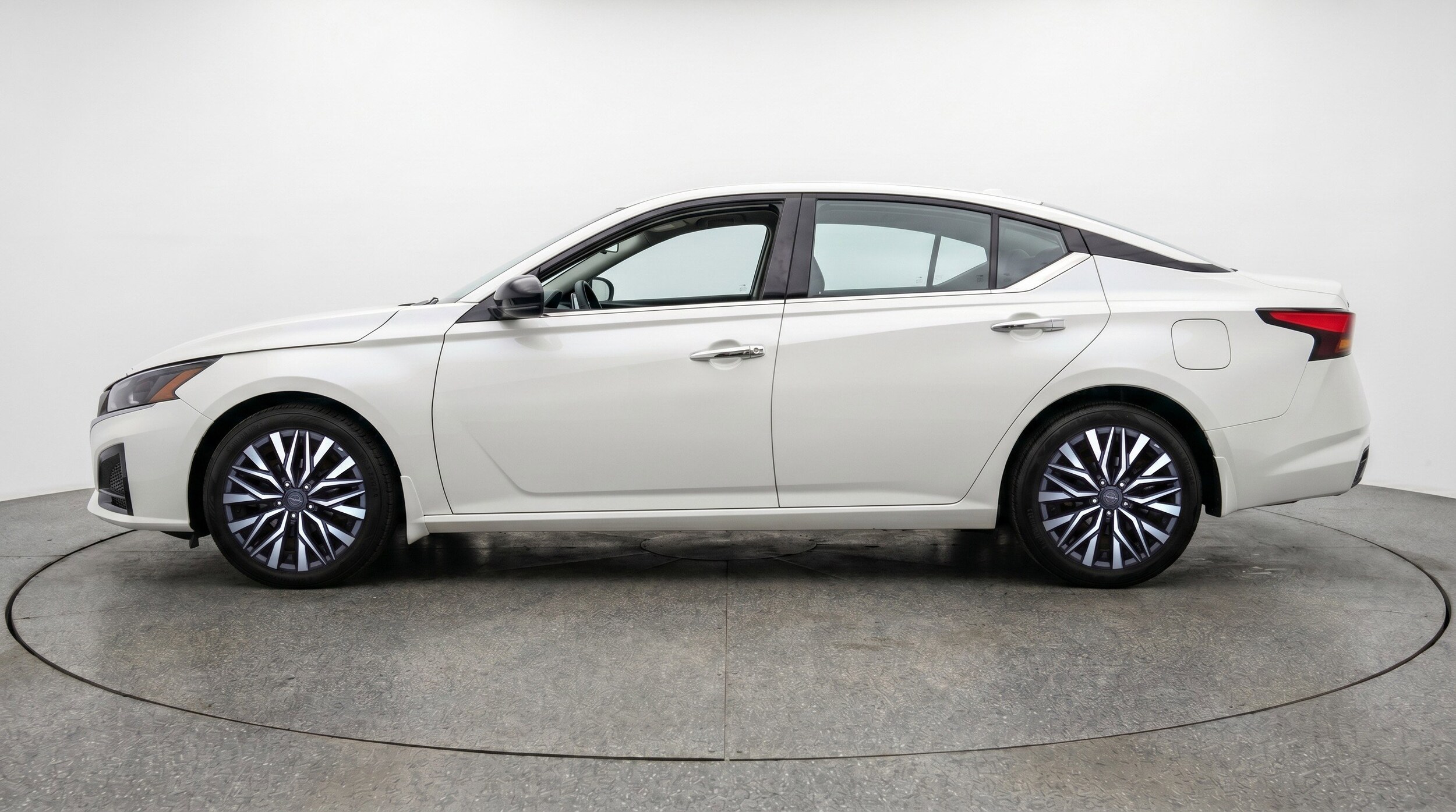 Thumbnail: 2025 Nissan Altima - 5