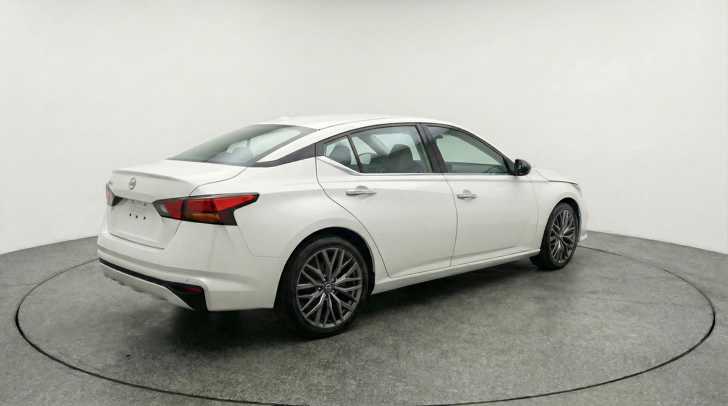 Thumbnail: 2025 Nissan Altima - 9