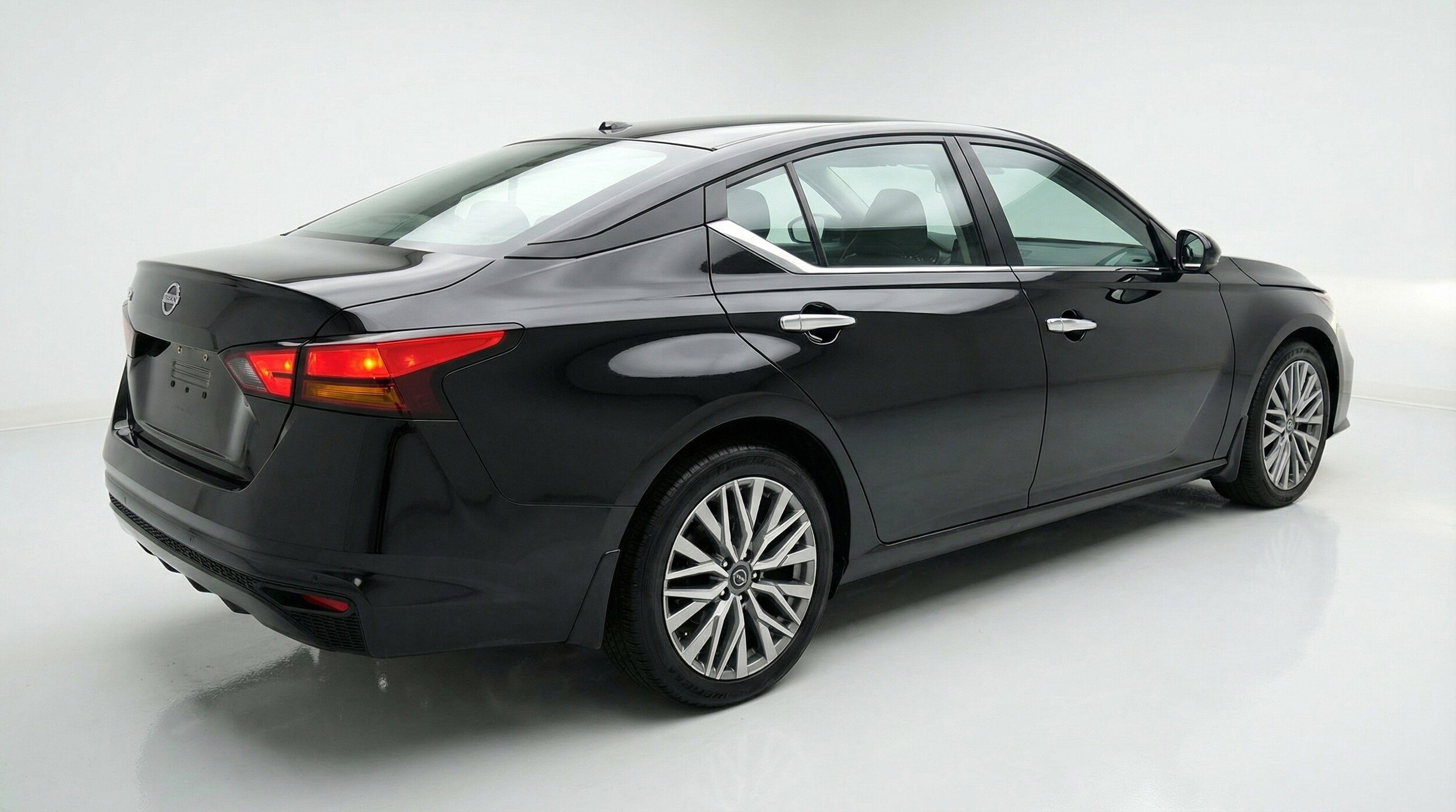 Thumbnail: 2025 Nissan Altima - 9