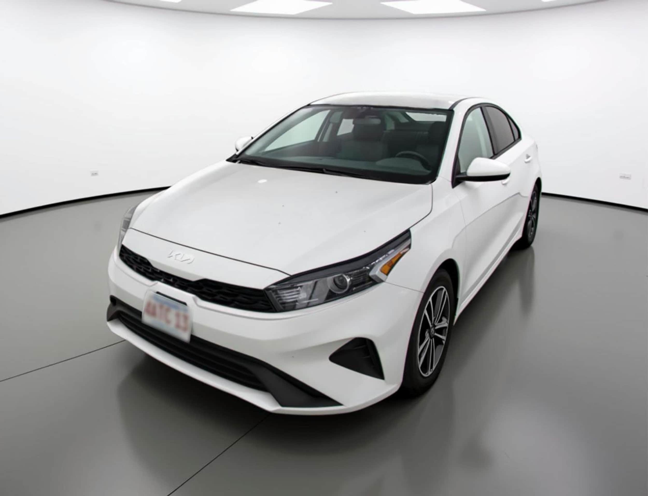 Thumbnail: 2024 Kia Forte - 3