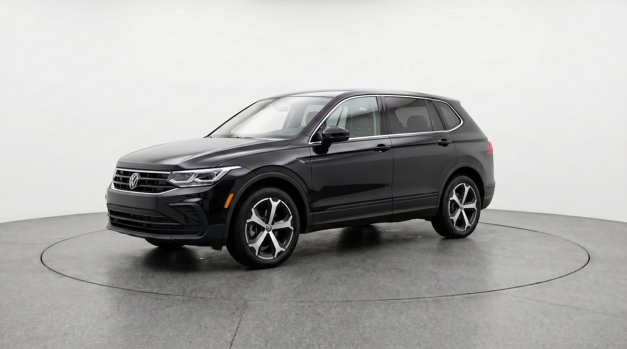 Thumbnail: 2026 Volkswagen Tiguan - 3
