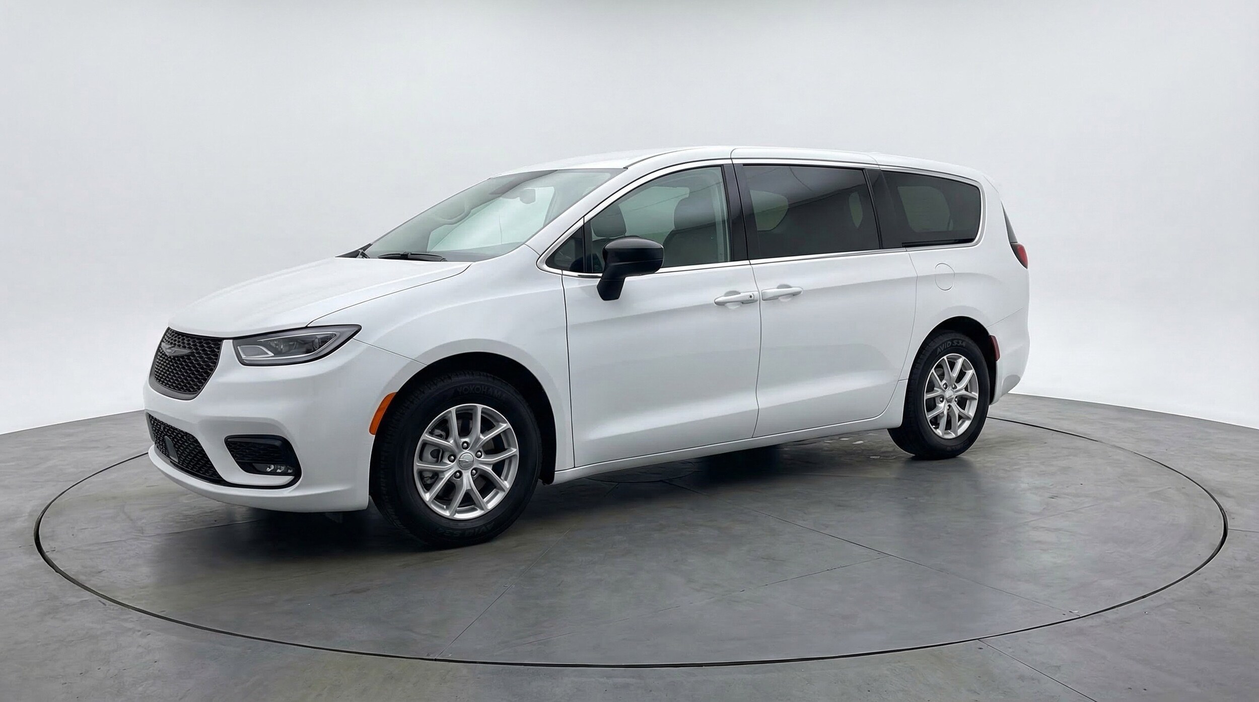 Thumbnail: 2024 Chrysler Voyager - 3