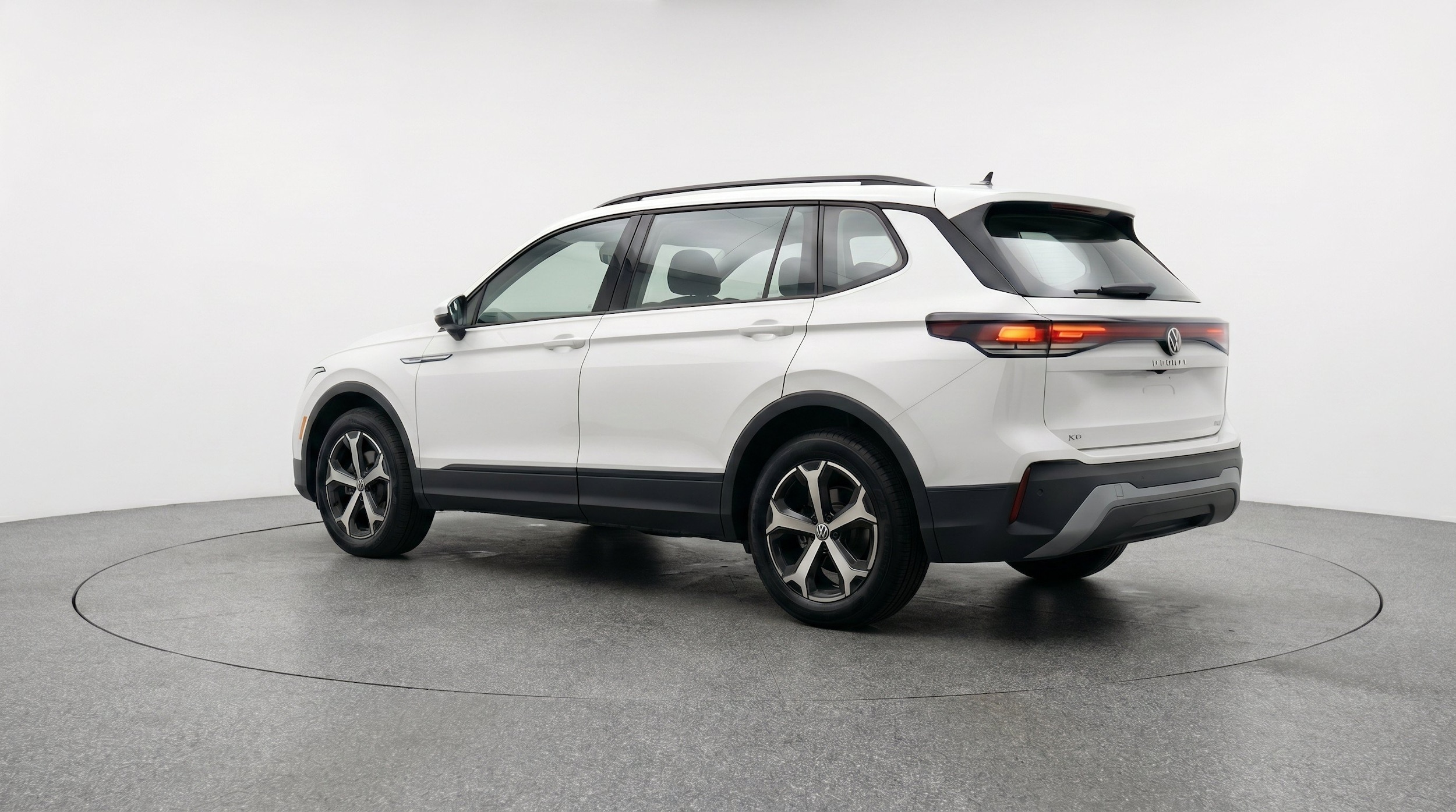 Thumbnail: 2026 Volkswagen Tiguan - 6