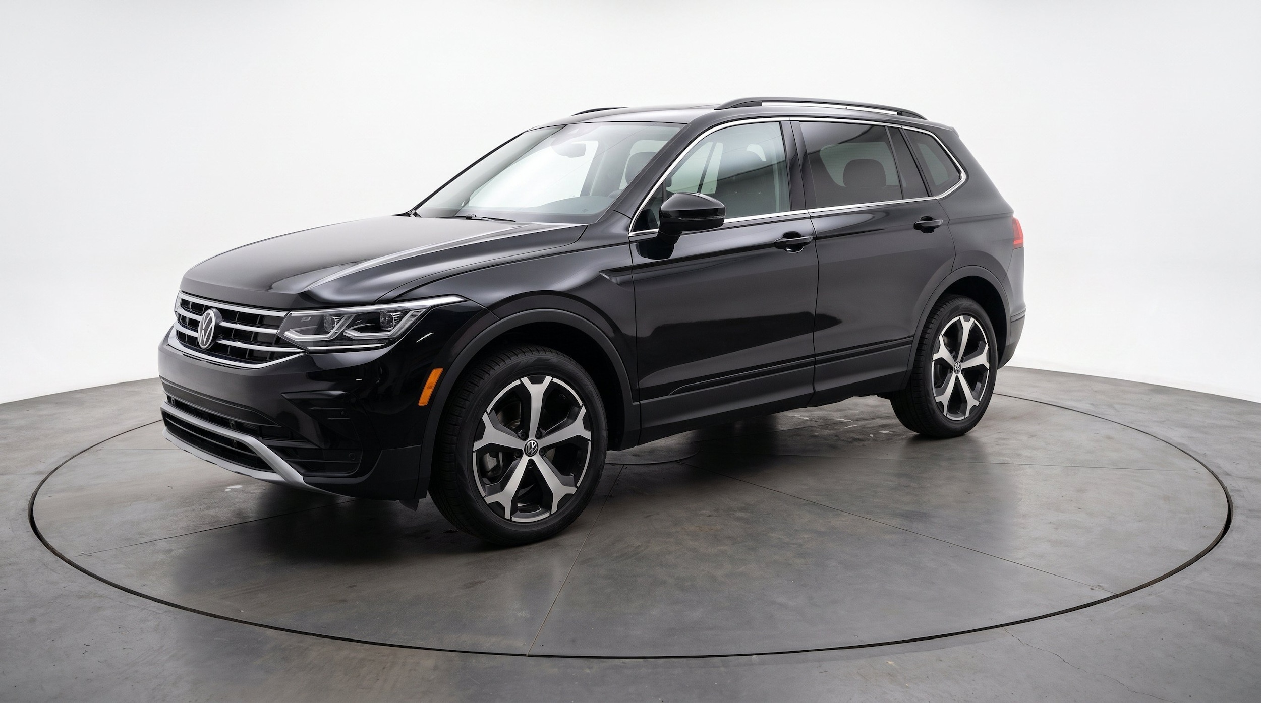 Thumbnail: 2026 Volkswagen Tiguan - 3