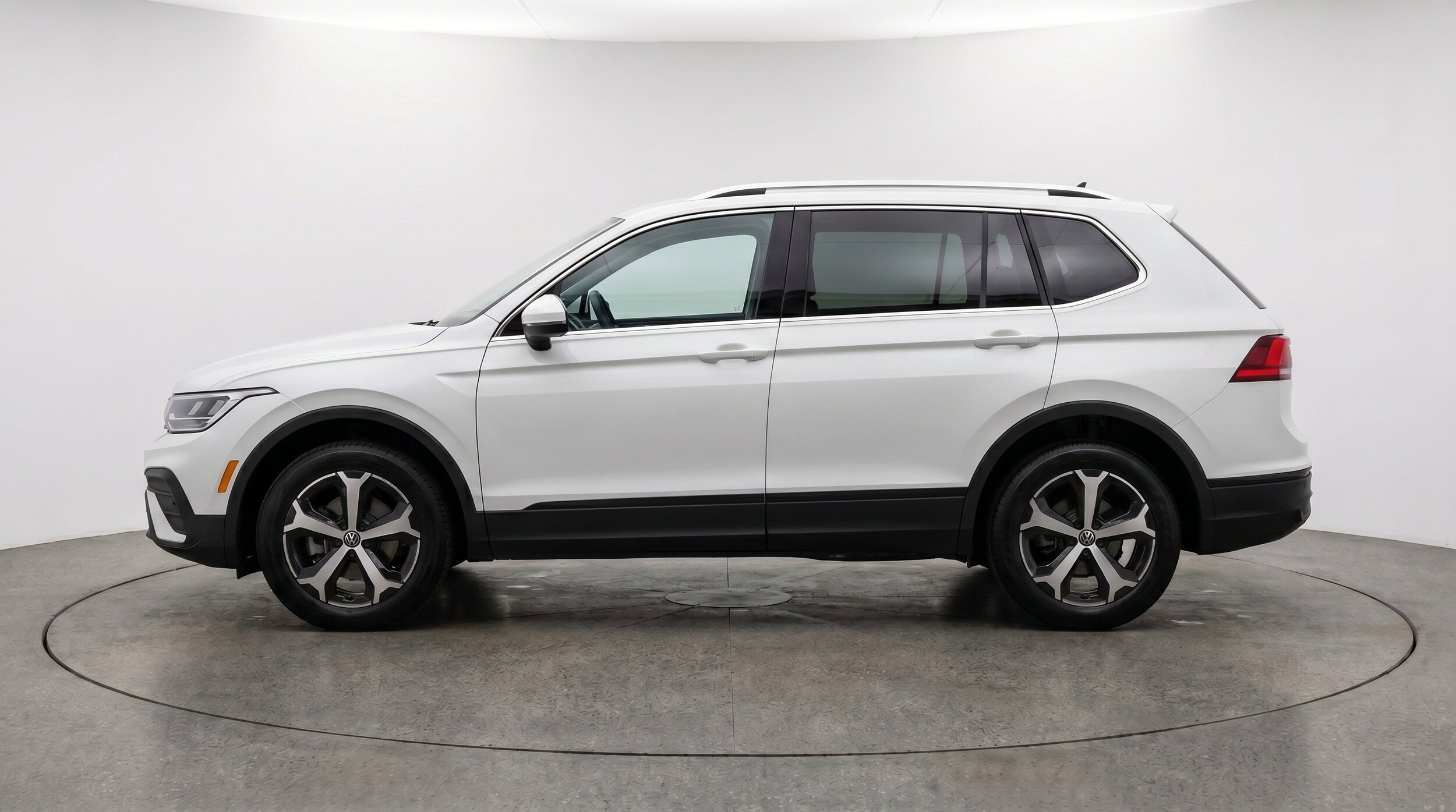 Thumbnail: 2026 Volkswagen Tiguan - 5