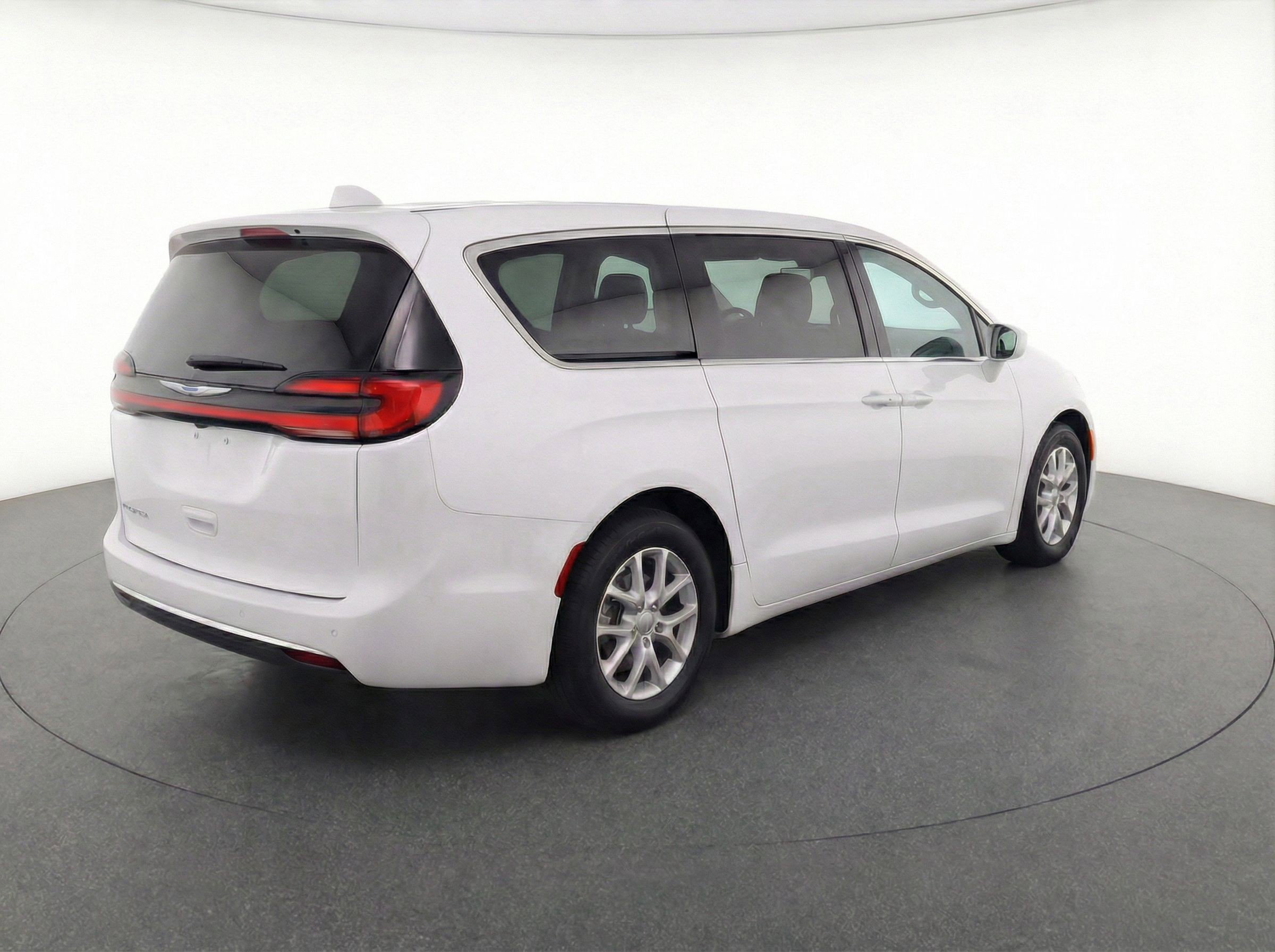 Thumbnail: 2024 Chrysler Pacifica - 9