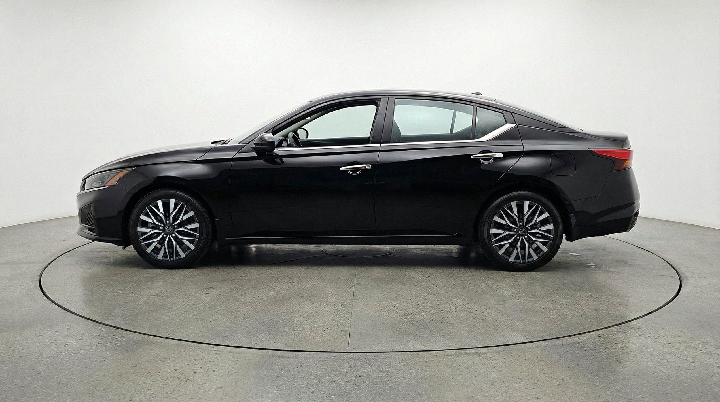 Thumbnail: 2025 Nissan Altima - 5