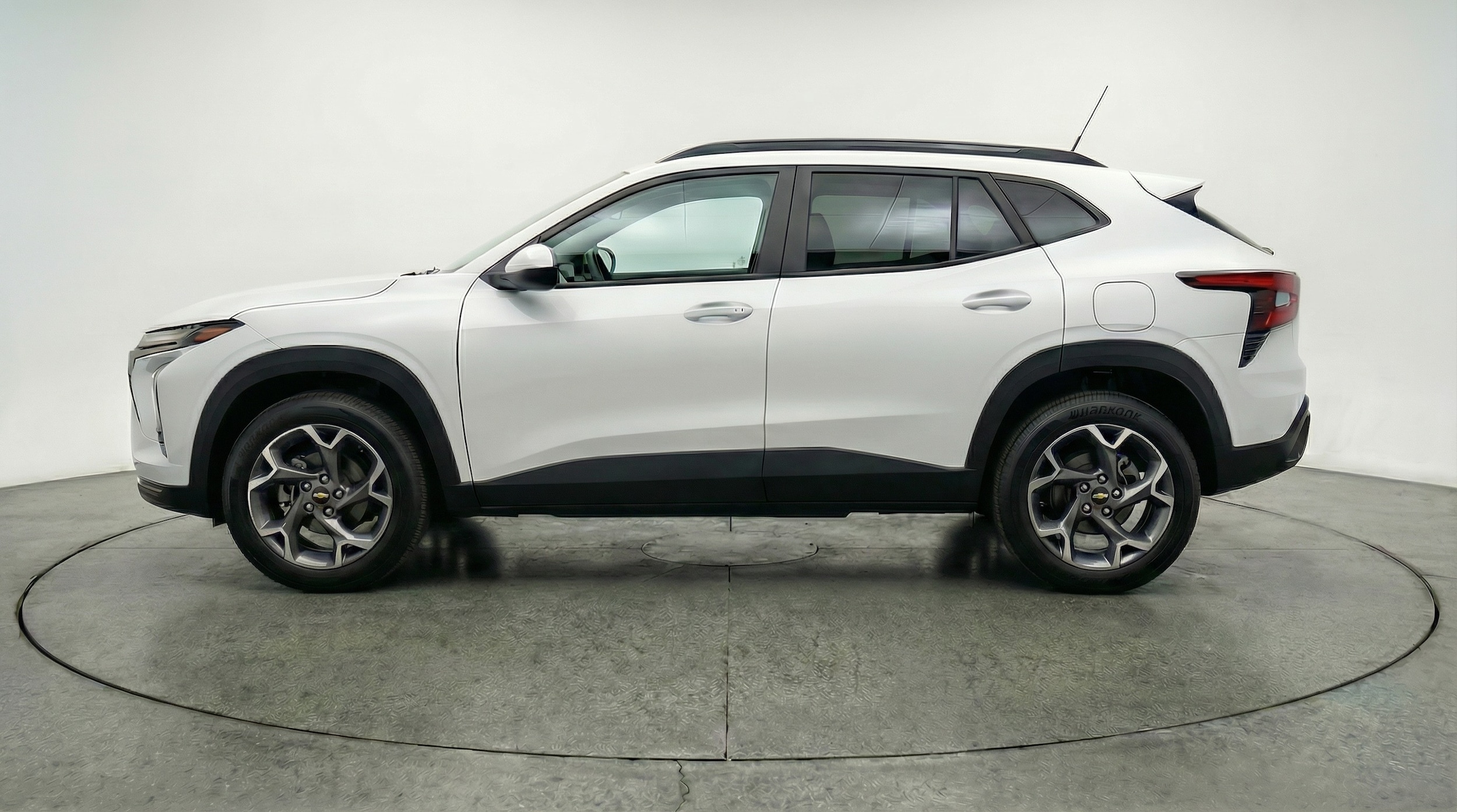 Thumbnail: 2025 Chevrolet Trax - 4