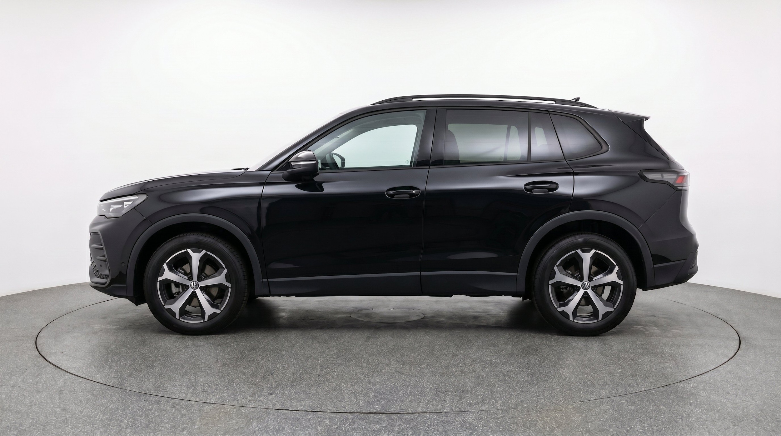 Thumbnail: 2026 Volkswagen Tiguan - 5