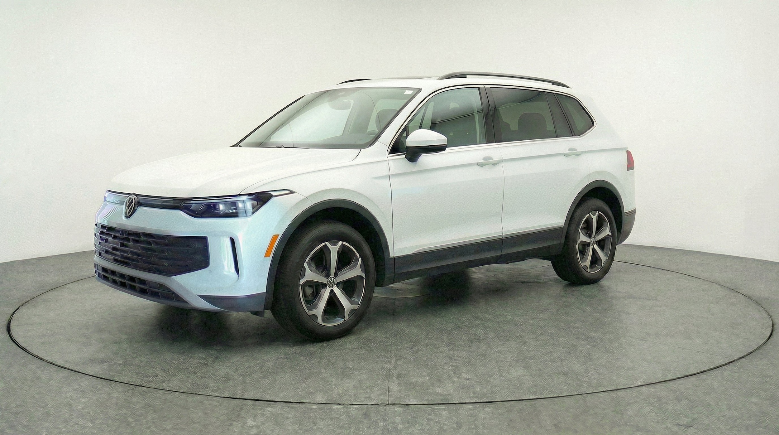 Thumbnail: 2026 Volkswagen Tiguan - 3