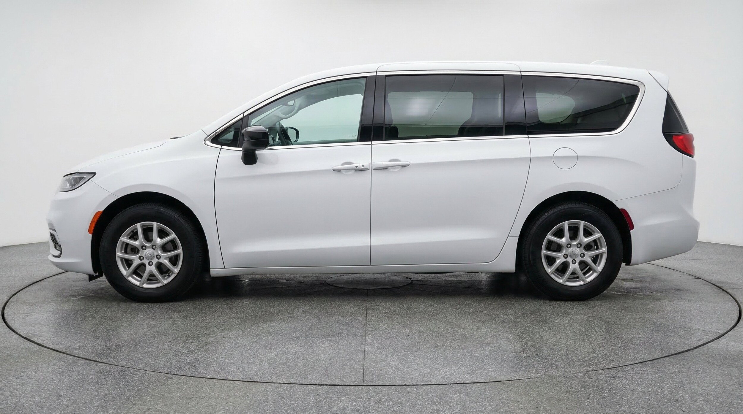 Thumbnail: 2024 Chrysler Voyager - 5