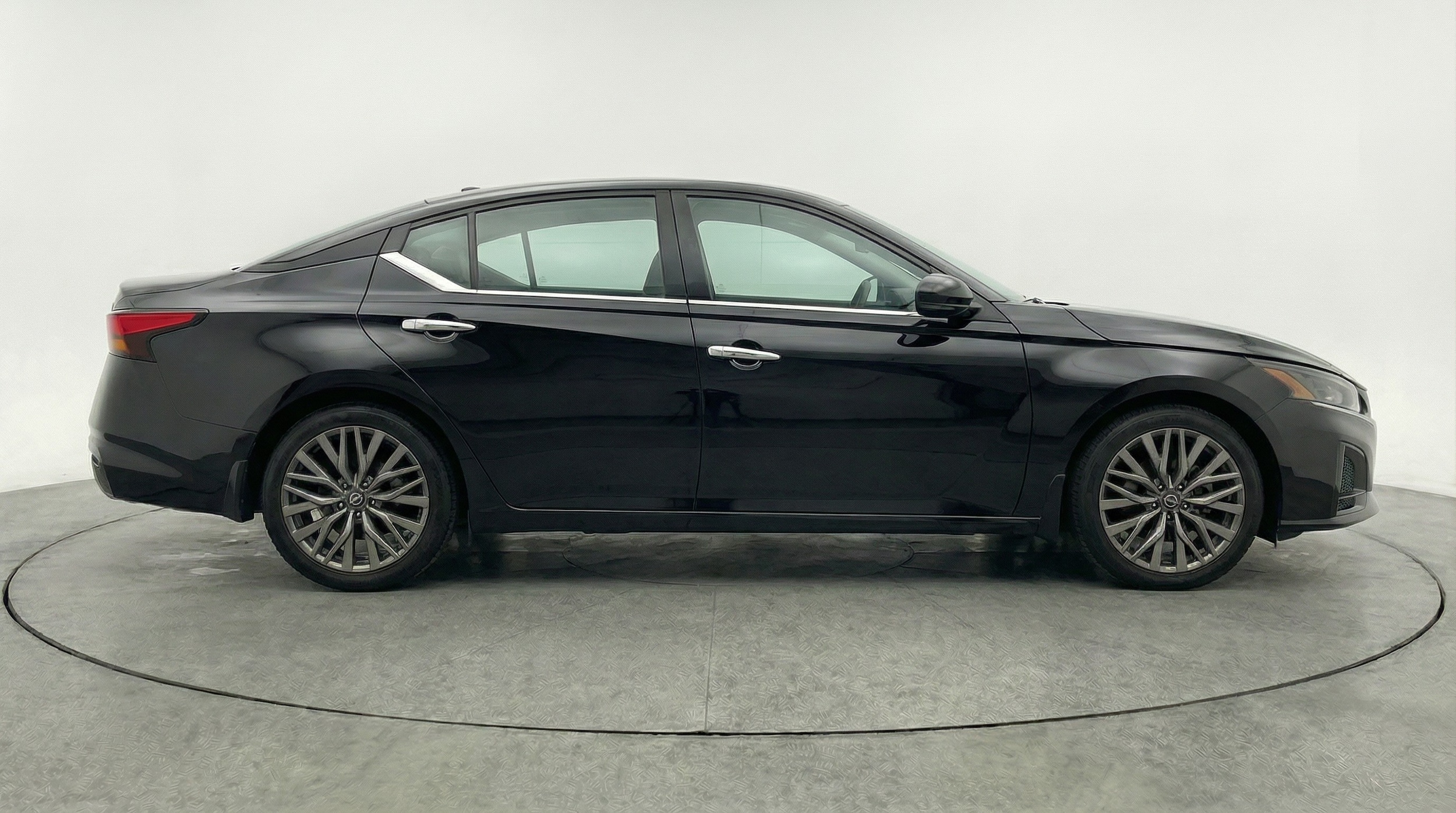 Thumbnail: 2025 Nissan Altima - 8