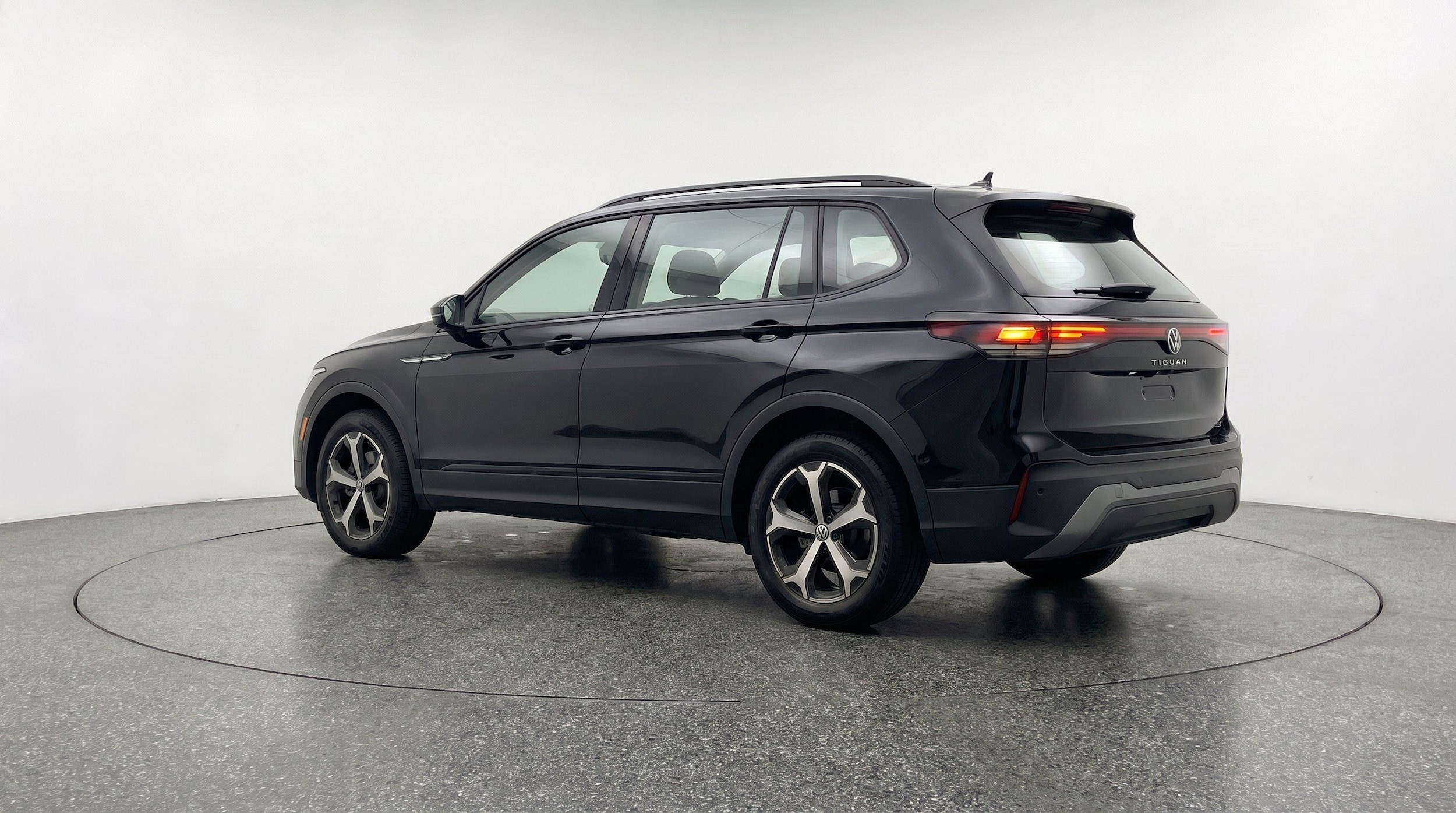 Thumbnail: 2026 Volkswagen Tiguan - 6