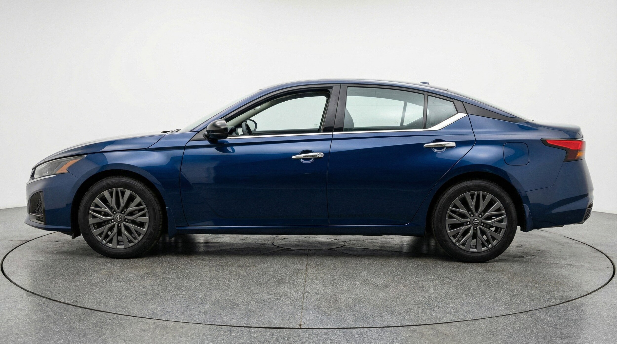 Thumbnail: 2025 Nissan Altima - 5