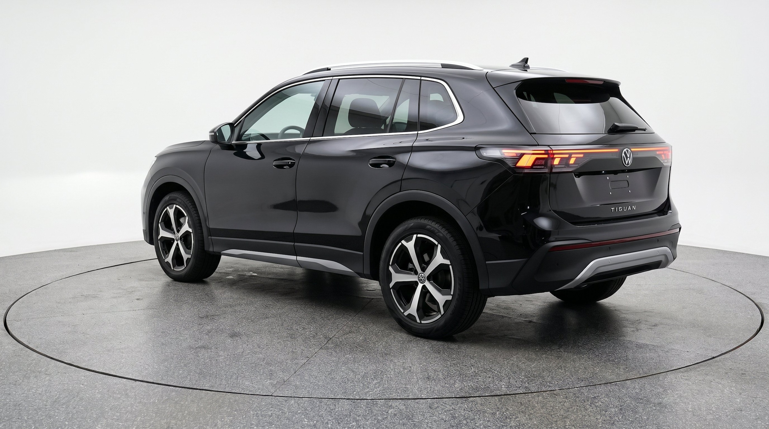 Thumbnail: 2026 Volkswagen Tiguan - 6
