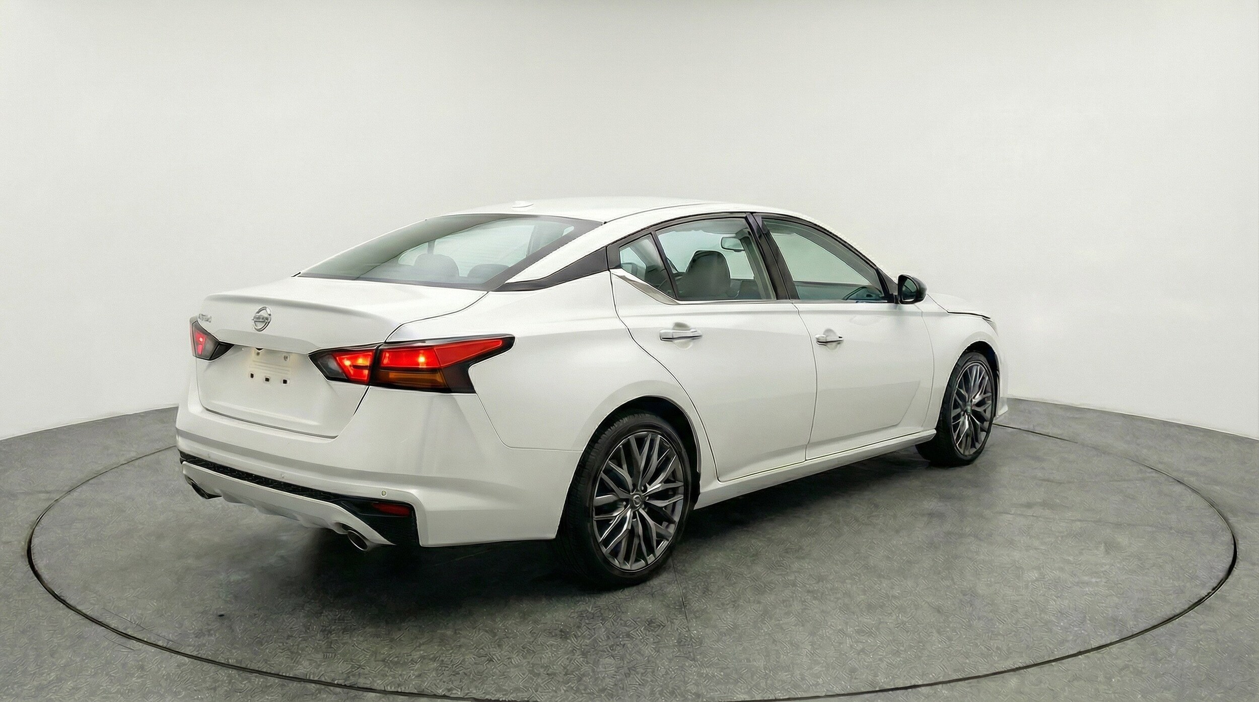 Thumbnail: 2025 Nissan Altima - 9