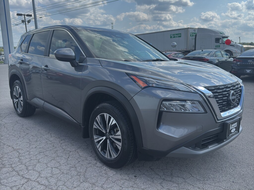 2023 Nissan Rogue SV photo 3