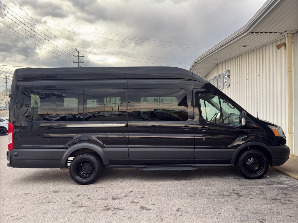 2017 Ford Transit XLT Passenger photo 4