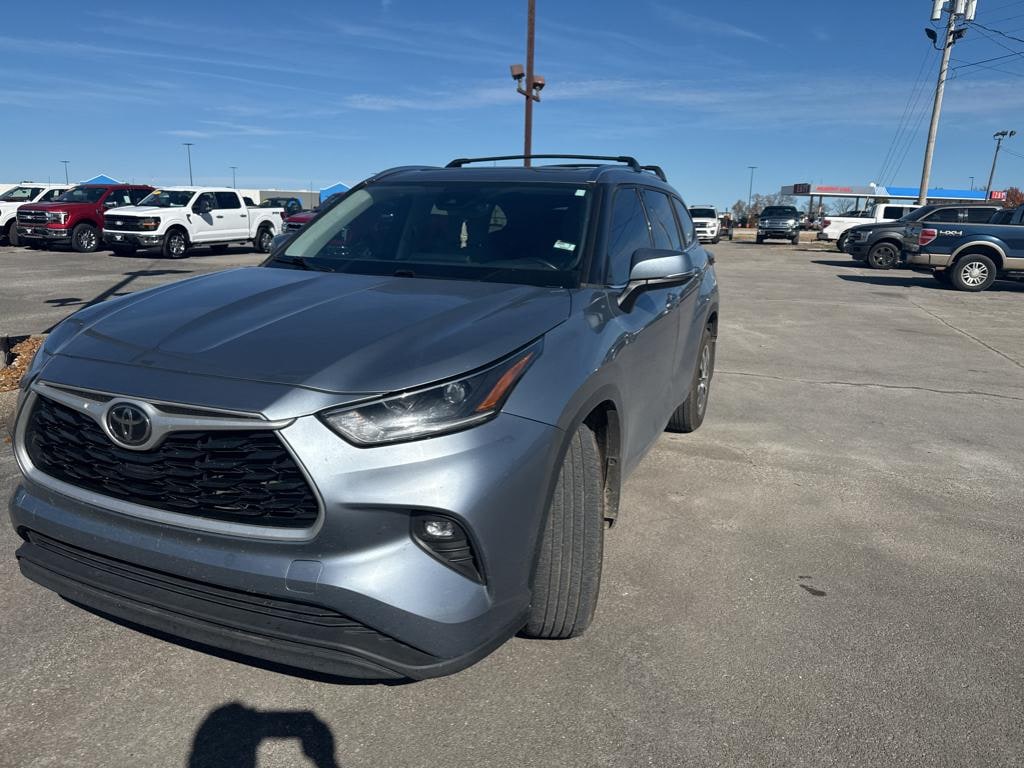 Used 2021 Toyota Highlander XLE Sport Utility