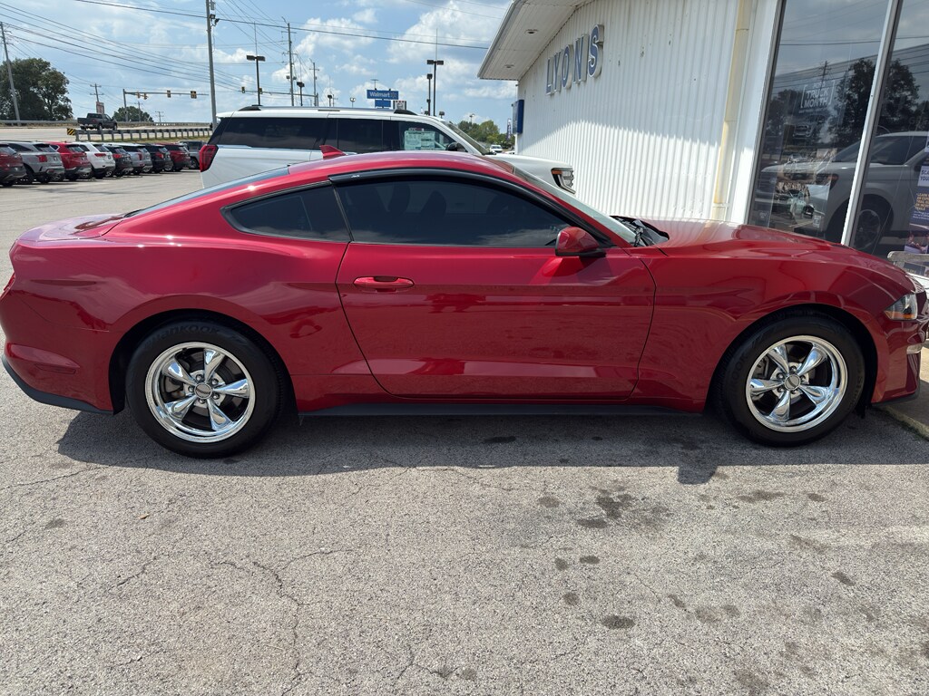 2021 Ford Mustang photo 4