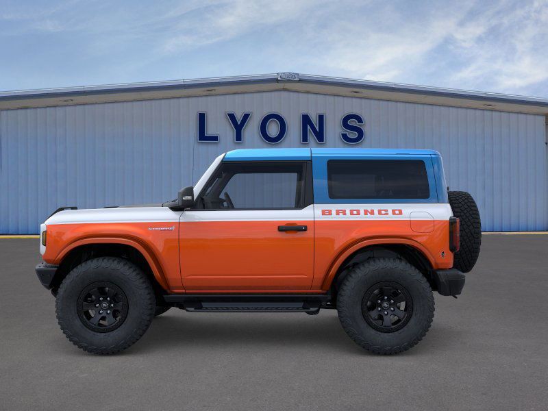 2025 Ford Bronco First Edition photo 2