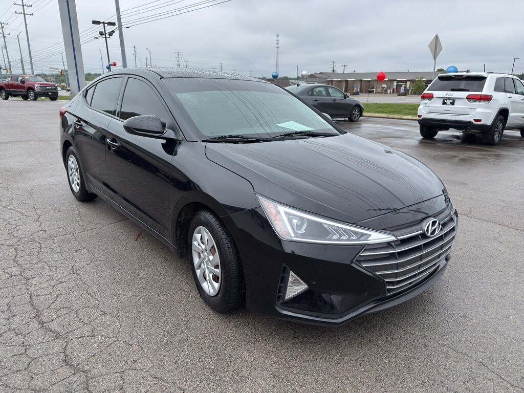 2019 Hyundai Elantra SE photo 2