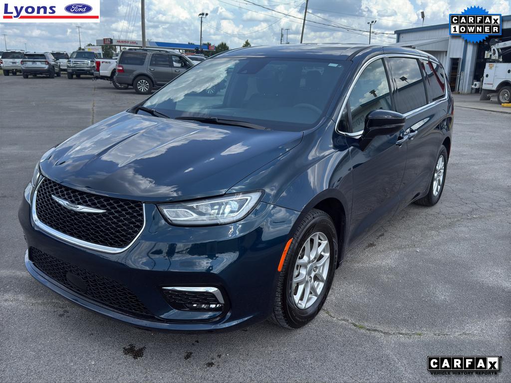 Used 2025 Chrysler Pacifica Select