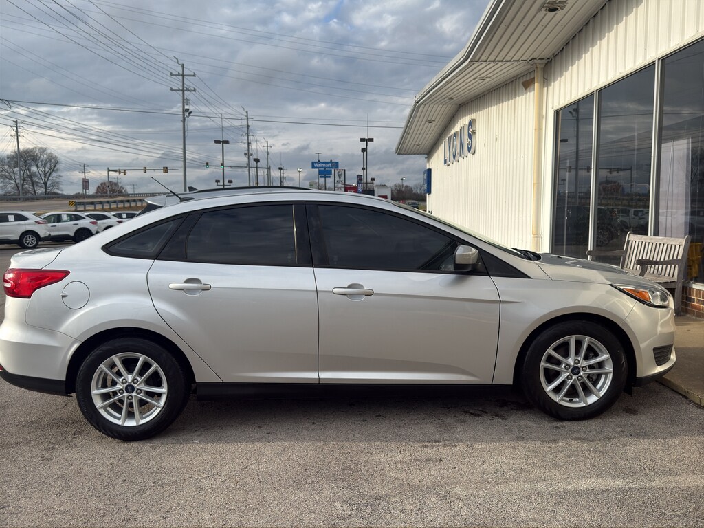 2018 Ford Focus Sedan photo 4