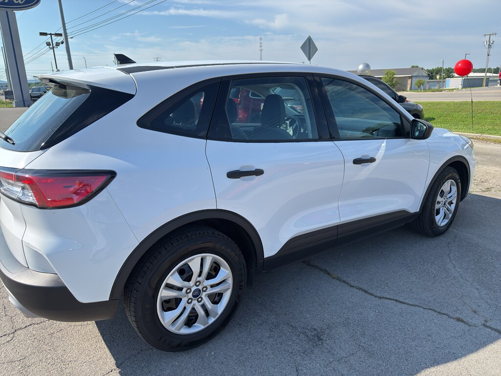 2022 Ford Escape S photo 4