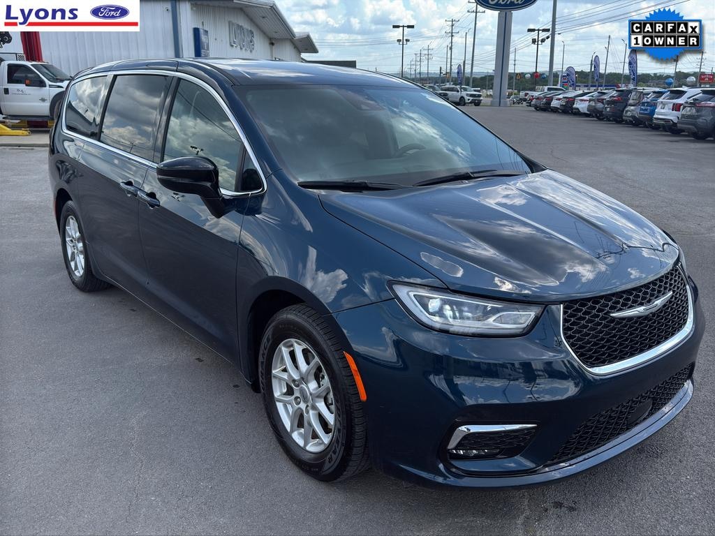 Used 2025 Chrysler Pacifica Select Passenger Van