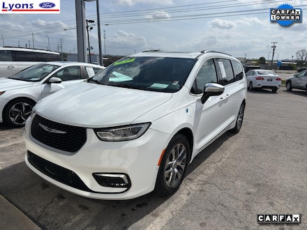 2023 Chrysler Pacifica Hybrid Pinnacle | Clean Carfax | 1 Owner Passenger Van