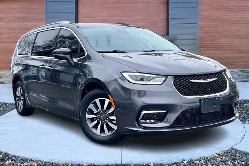 2021 Chrysler Pacifica Hybrid Touring L's photo