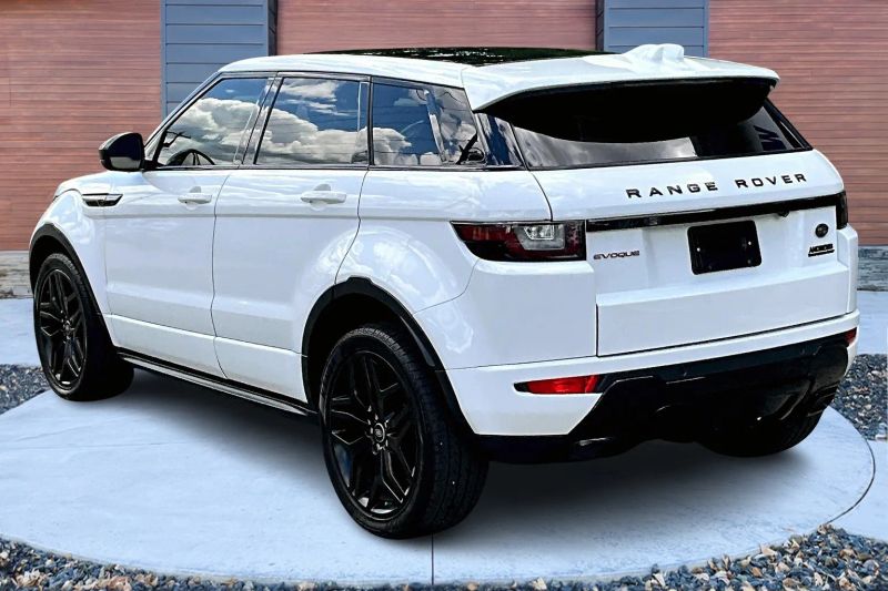 2018 Land Rover Range Rover Evoque HSE Dynamic photo 2