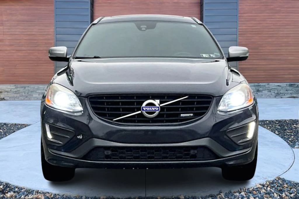 Used 2015 Volvo XC60 T6 R-Design Sport Utility 4D (2015.5) SUV