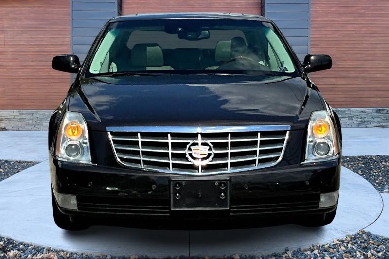 2008 Cadillac DTS photo 2