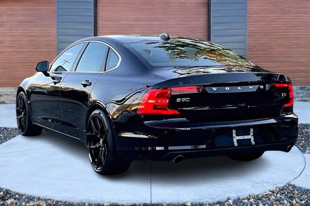 Used 2017 Volvo S90 T5 Momentum Sedan 4D Sedan