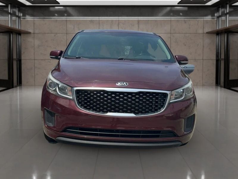 2017 Kia Sedona LX's photo