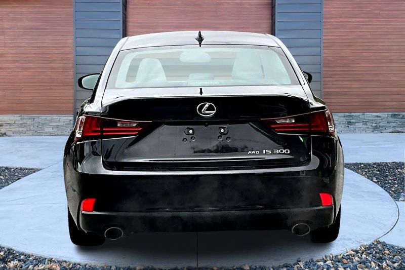 2016 Lexus IS 300 photo 4