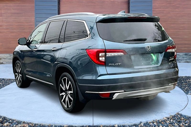 2019 Honda Pilot Touring Sport photo 2