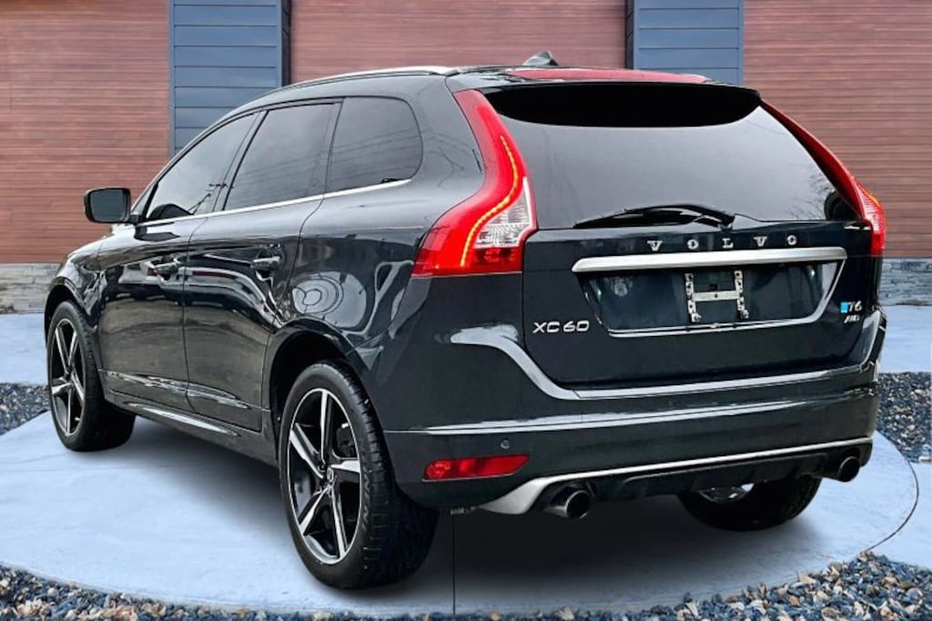 Used 2015 Volvo XC60 T6 R-Design Sport Utility 4D (2015.5) SUV