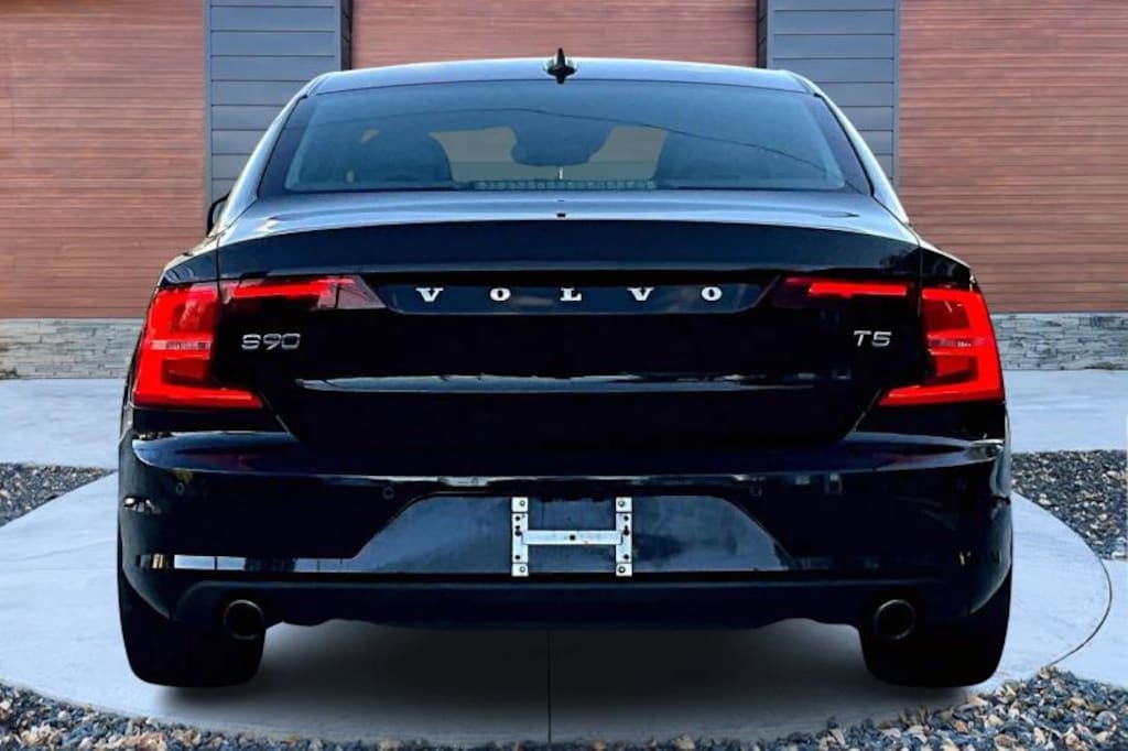 Used 2017 Volvo S90 T5 Momentum Sedan 4D Sedan