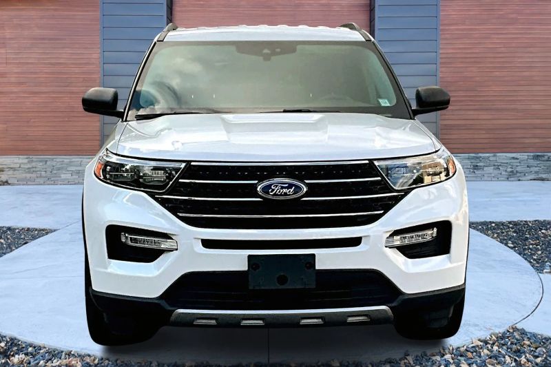 2021 Ford Explorer XLT Sport photo 2
