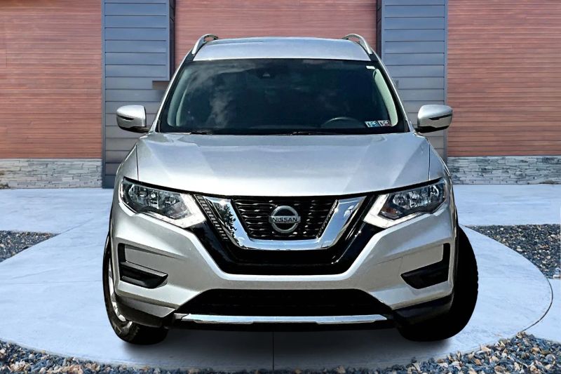 2019 Nissan Rogue SV photo 3