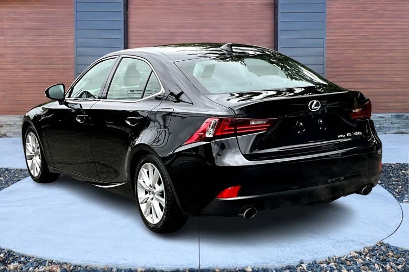 2016 Lexus IS 300 photo 2