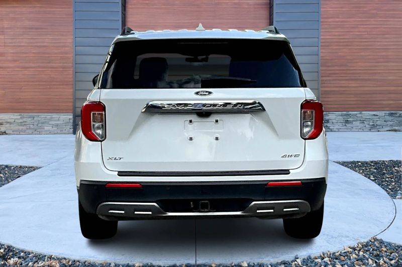 2021 Ford Explorer XLT Sport photo 3