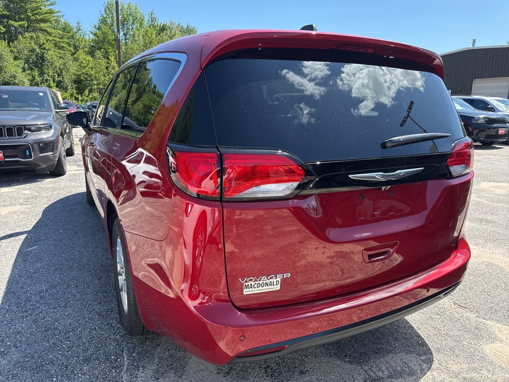 2025 Chrysler Voyager LX photo 3