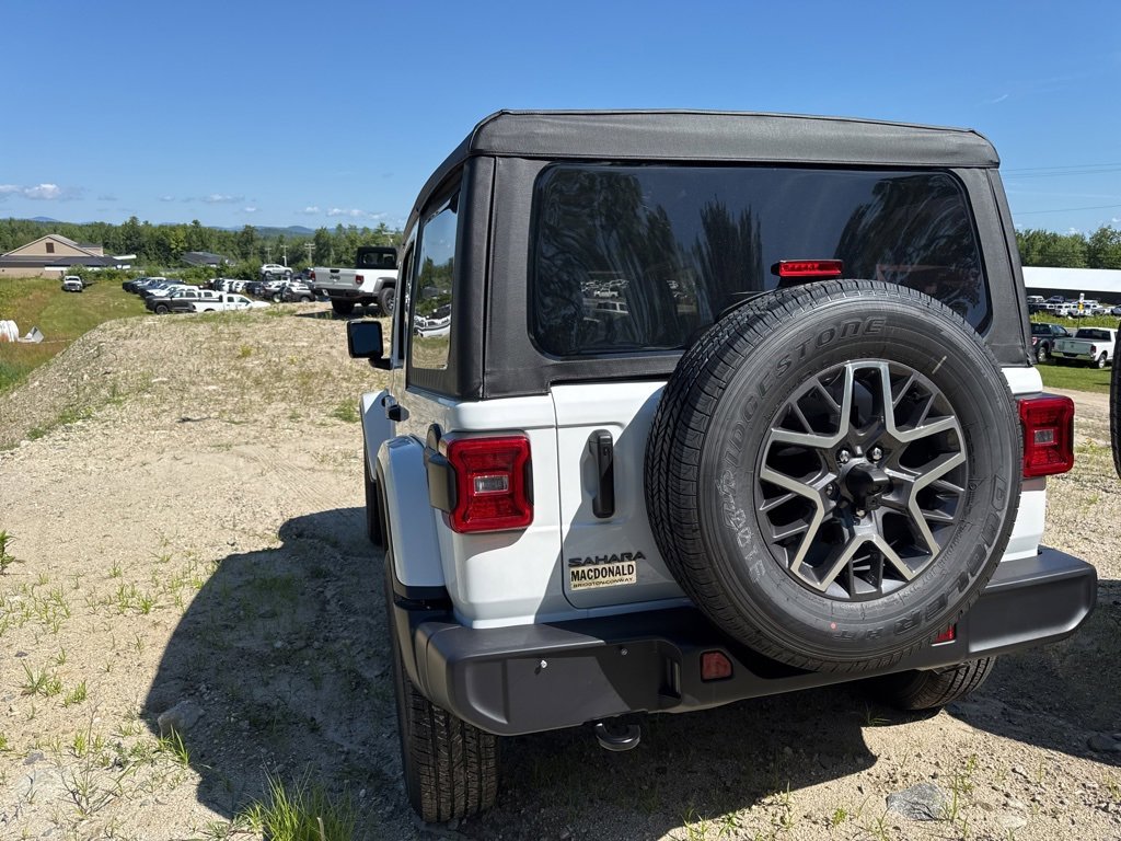 2025 Jeep Wrangler Sahara photo 3