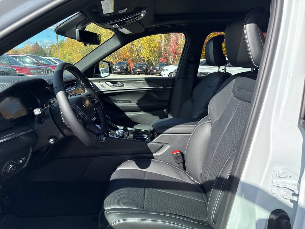 2025 Jeep Grand Cherokee Overland - Photo 14